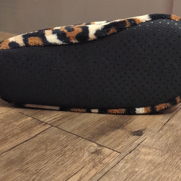 Leopard Print Slippers - Picture 4 of 6